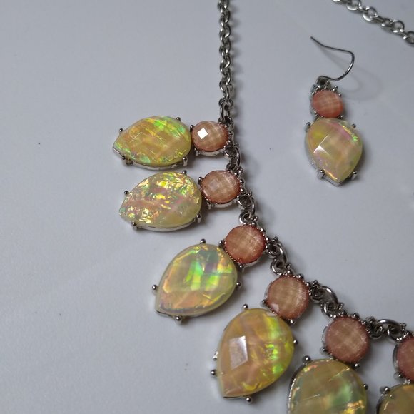 Vintage Charming Charlie Metal And Plastic Necklace And Earring Set - Picture 7 of 16